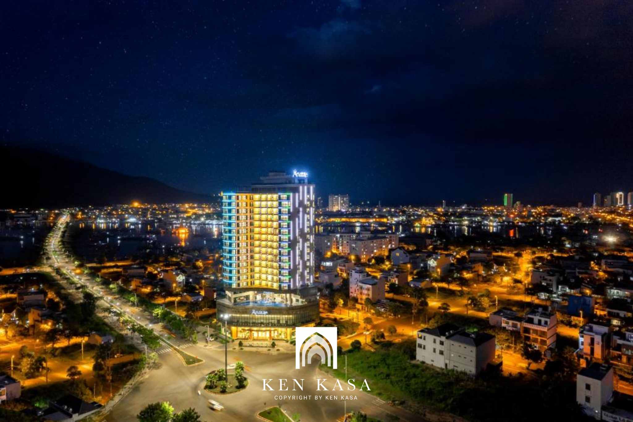 Khung cảnh khách sạn Alan Sea Da Nang khi về đêm 